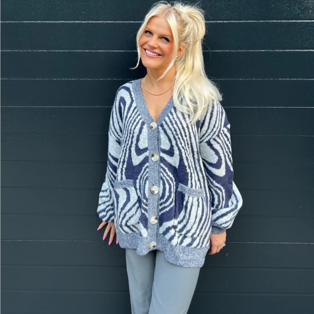 Abstract Y2K Wavy Striped Black and White Chenille Cardigan - One Size